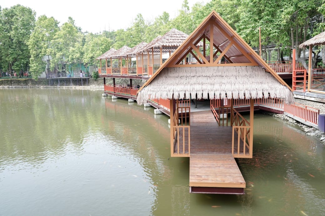 近水樓台湖畔森林咖啡，雲林斗六最新景觀咖啡廳，南洋風秒飛泰國清邁，門票交通菜單