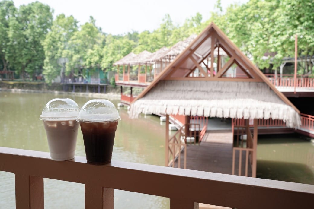 近水樓台湖畔森林咖啡，雲林斗六最新景觀咖啡廳，南洋風秒飛泰國清邁，門票交通菜單