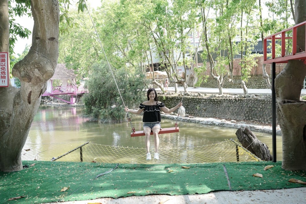 近水樓台湖畔森林咖啡，雲林斗六最新景觀咖啡廳，南洋風秒飛泰國清邁，門票交通菜單