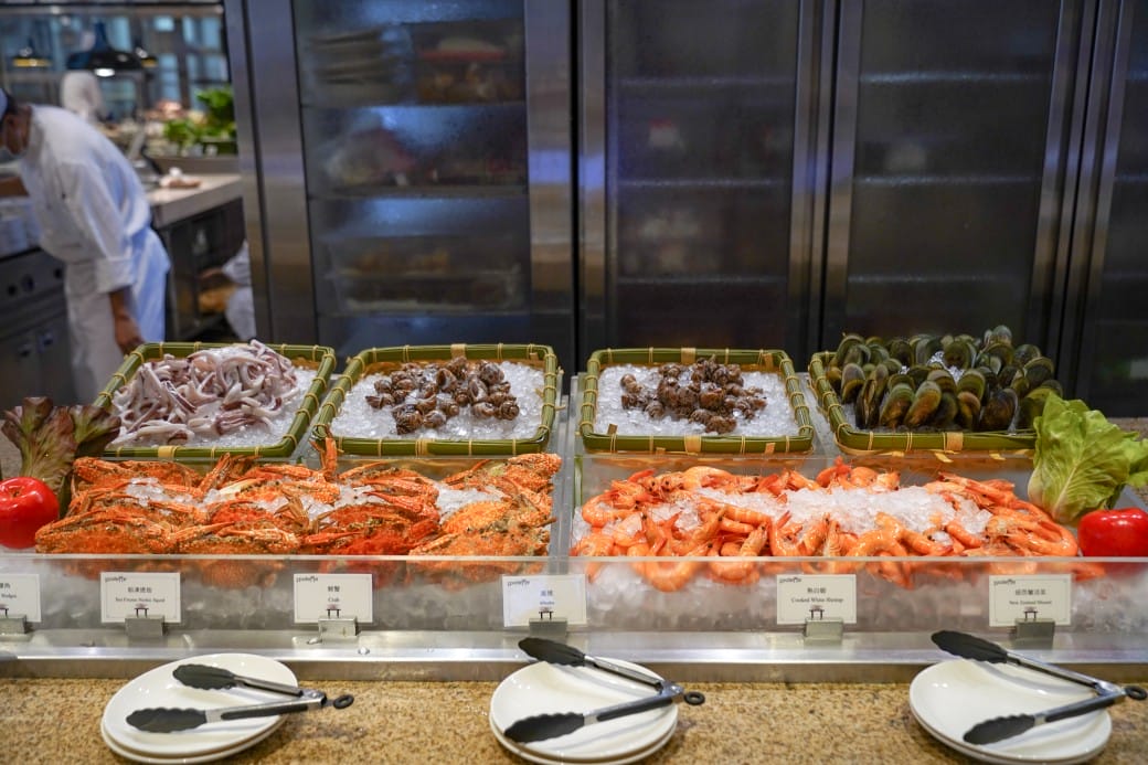 美福大飯店彩匯自助餐廳｜台北飯店自助餐吃到飽推薦，和牛羊排大蝦海鮮，甜點爆炸好吃，頂級buffet百種豐富菜色