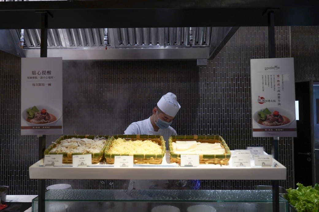 美福大飯店彩匯自助餐廳｜台北飯店自助餐吃到飽推薦，和牛羊排大蝦海鮮，甜點爆炸好吃，頂級buffet百種豐富菜色