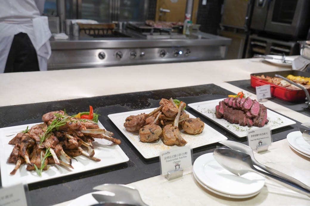 美福大飯店彩匯自助餐廳｜台北飯店自助餐吃到飽推薦，和牛羊排大蝦海鮮，甜點爆炸好吃，頂級buffet百種豐富菜色