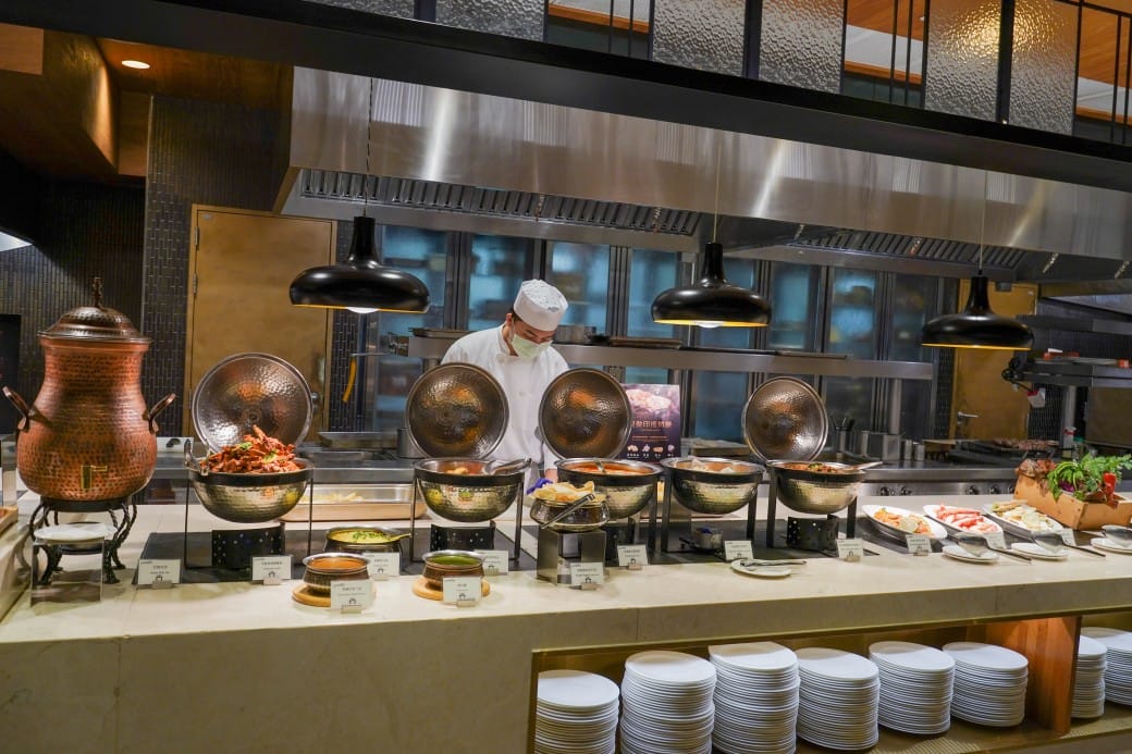 美福大飯店彩匯自助餐廳｜台北飯店自助餐吃到飽推薦，和牛羊排大蝦海鮮，甜點爆炸好吃，頂級buffet百種豐富菜色