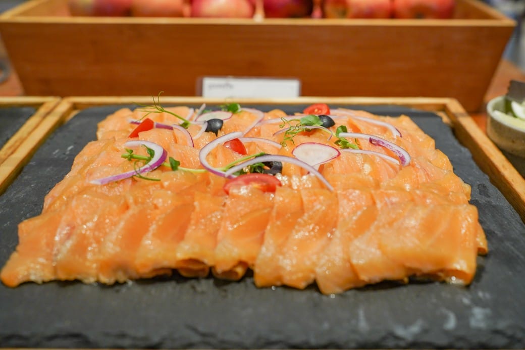 美福大飯店彩匯自助餐廳｜台北飯店自助餐吃到飽推薦，和牛羊排大蝦海鮮，甜點爆炸好吃，頂級buffet百種豐富菜色