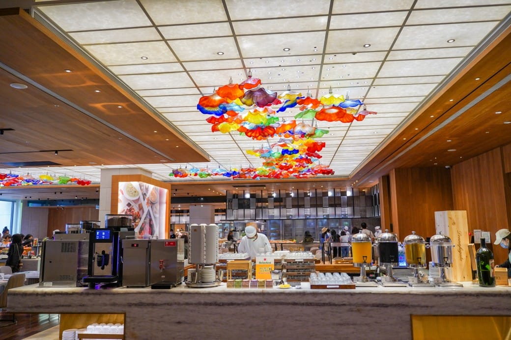 美福大飯店彩匯自助餐廳｜台北飯店自助餐吃到飽推薦，和牛羊排大蝦海鮮，甜點爆炸好吃，頂級buffet百種豐富菜色