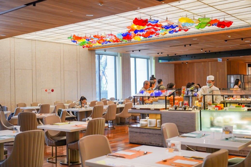 美福大飯店彩匯自助餐廳｜台北飯店自助餐吃到飽推薦，和牛羊排大蝦海鮮，甜點爆炸好吃，頂級buffet百種豐富菜色