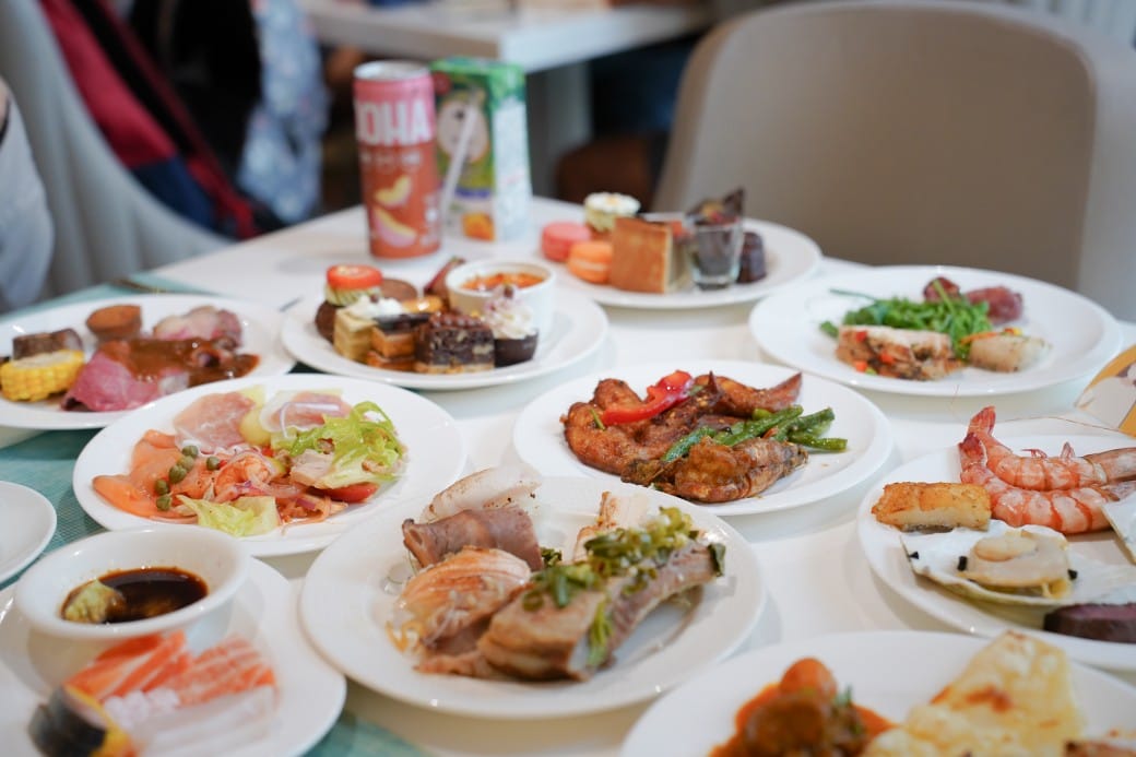 美福大飯店彩匯自助餐廳｜台北飯店自助餐吃到飽推薦，和牛羊排大蝦海鮮，甜點爆炸好吃，頂級buffet百種豐富菜色