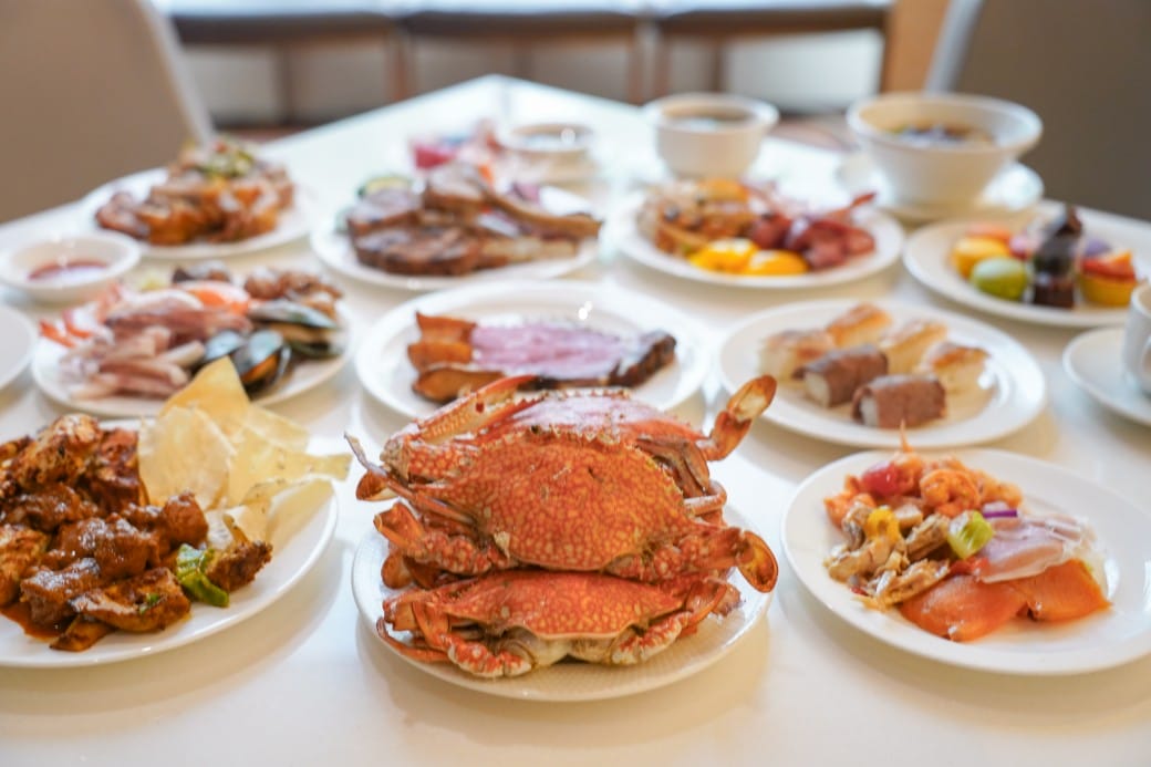 美福大飯店彩匯自助餐廳｜台北飯店自助餐吃到飽推薦，和牛羊排大蝦海鮮，甜點爆炸好吃，頂級buffet百種豐富菜色