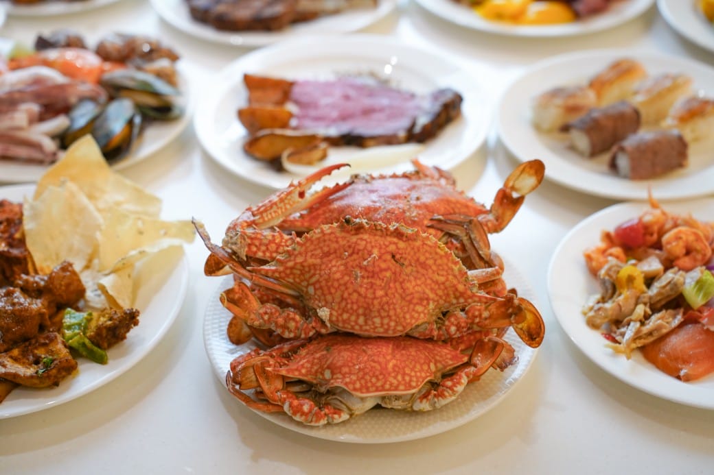 美福大飯店彩匯自助餐廳｜台北飯店自助餐吃到飽推薦，和牛羊排大蝦海鮮，甜點爆炸好吃，頂級buffet百種豐富菜色