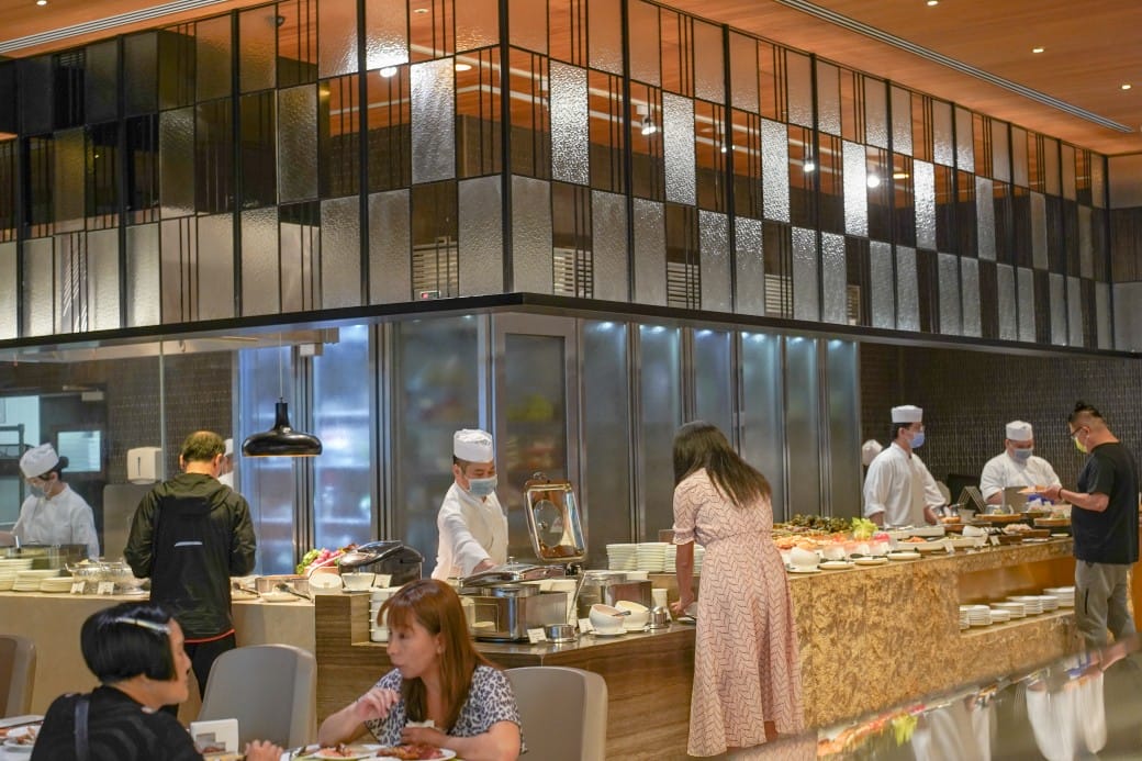 美福大飯店彩匯自助餐廳｜台北飯店自助餐吃到飽推薦，和牛羊排大蝦海鮮，甜點爆炸好吃，頂級buffet百種豐富菜色