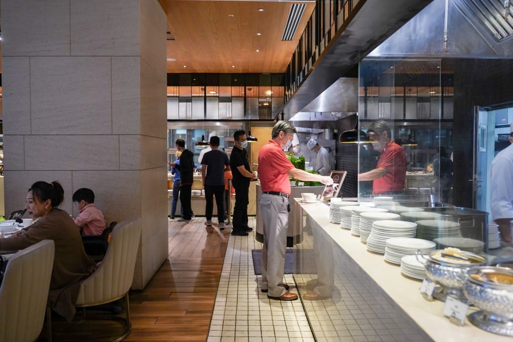 美福大飯店彩匯自助餐廳｜台北飯店自助餐吃到飽推薦，和牛羊排大蝦海鮮，甜點爆炸好吃，頂級buffet百種豐富菜色