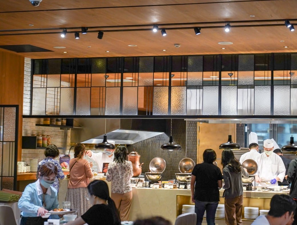 美福大飯店彩匯自助餐廳｜台北飯店自助餐吃到飽推薦，和牛羊排大蝦海鮮，甜點爆炸好吃，頂級buffet百種豐富菜色