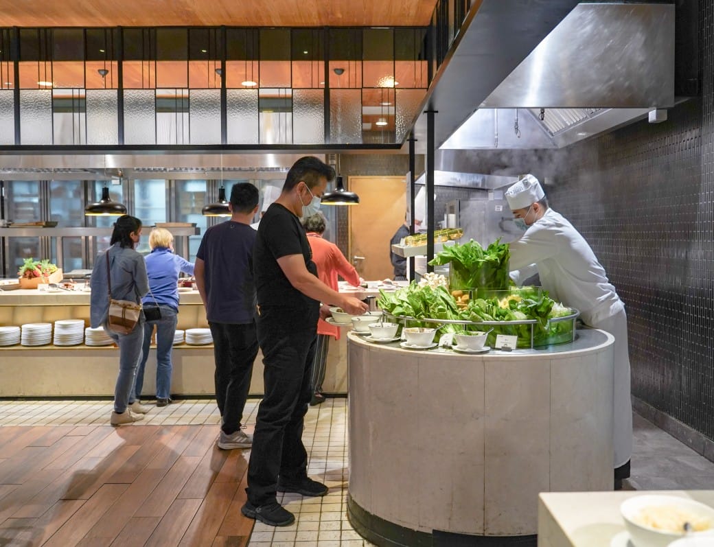 美福大飯店彩匯自助餐廳｜台北飯店自助餐吃到飽推薦，和牛羊排大蝦海鮮，甜點爆炸好吃，頂級buffet百種豐富菜色