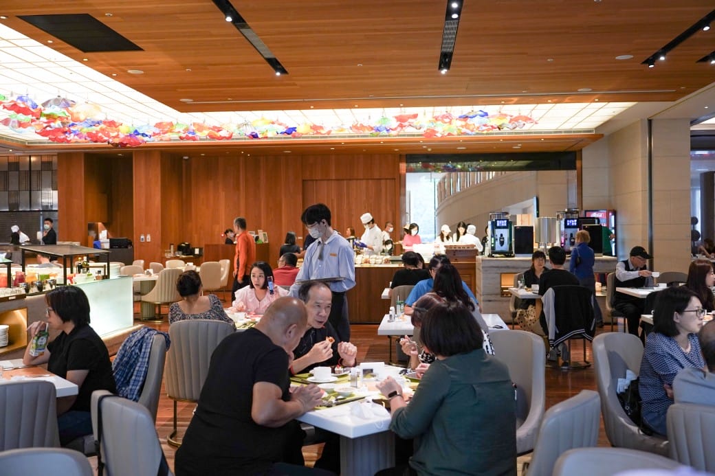 美福大飯店彩匯自助餐廳｜台北飯店自助餐吃到飽推薦，和牛羊排大蝦海鮮，甜點爆炸好吃，頂級buffet百種豐富菜色