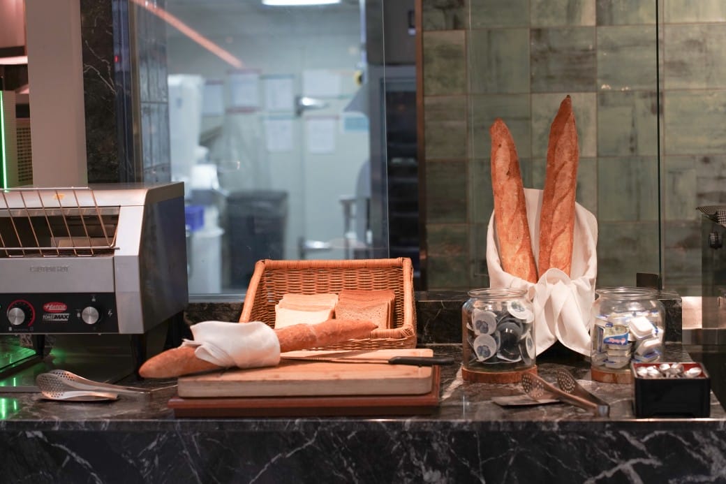 茹曦酒店SUNNY BUFFET自助早餐吃到飽，直接爽吃3.5小時，中式，日式，西式，現煎歐姆蛋通通都有！