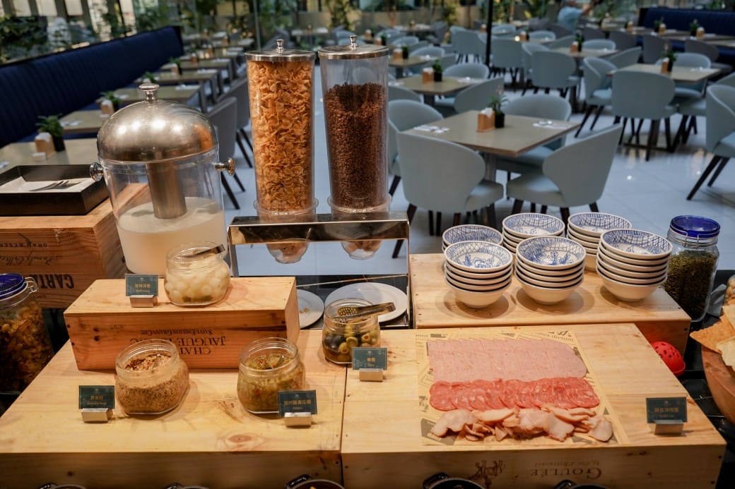 茹曦酒店SUNNY BUFFET自助早餐吃到飽，直接爽吃3.5小時，中式，日式，西式，現煎歐姆蛋通通都有！