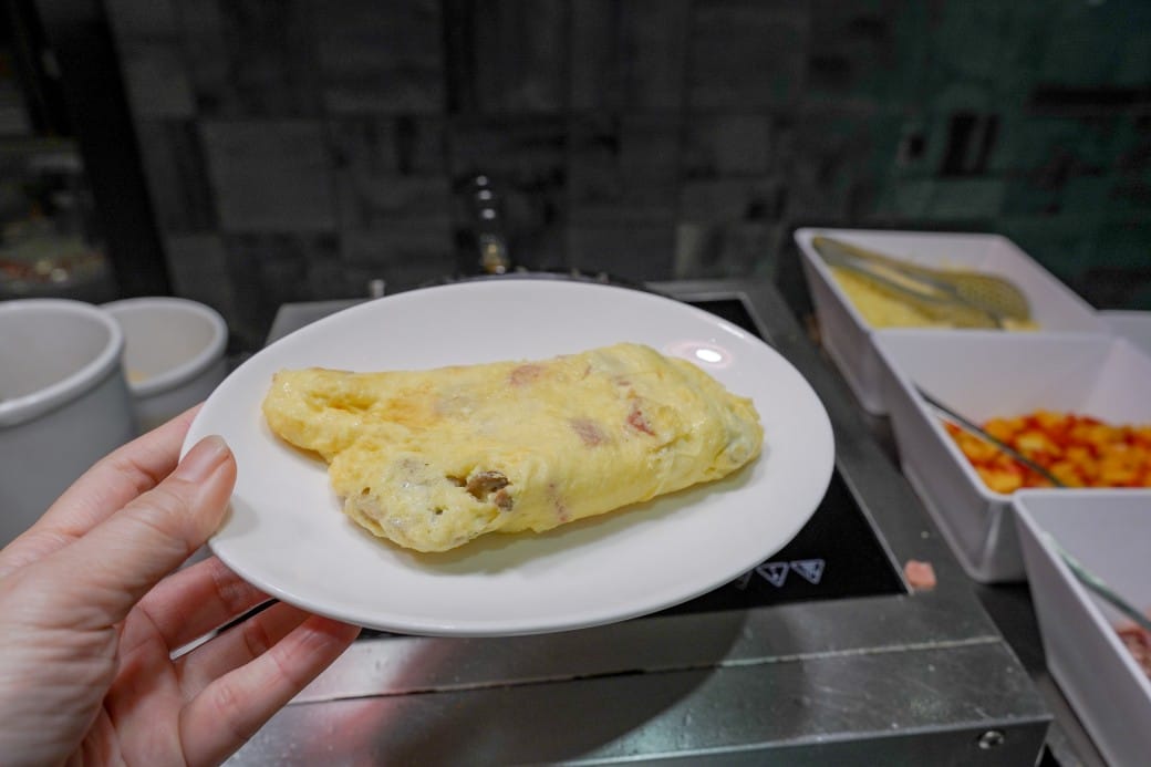 茹曦酒店SUNNY BUFFET自助早餐吃到飽，直接爽吃3.5小時，中式，日式，西式，現煎歐姆蛋通通都有！