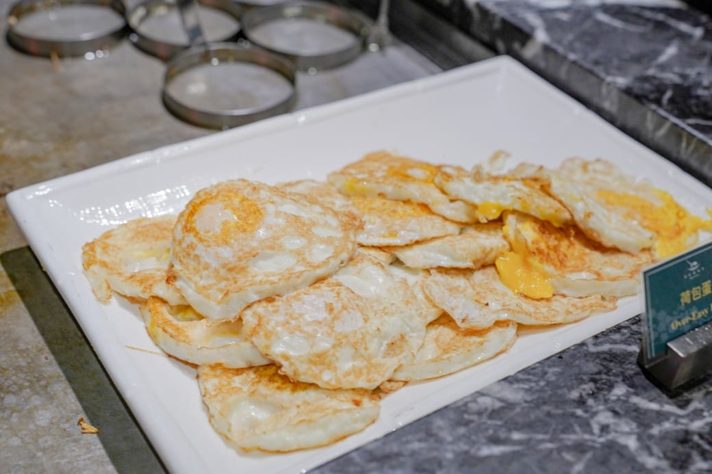 茹曦酒店SUNNY BUFFET自助早餐吃到飽，直接爽吃3.5小時，中式，日式，西式，現煎歐姆蛋通通都有！