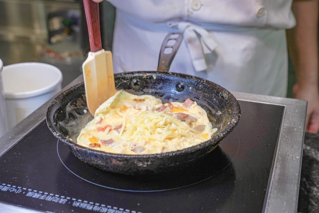 茹曦酒店SUNNY BUFFET自助早餐吃到飽，直接爽吃3.5小時，中式，日式，西式，現煎歐姆蛋通通都有！