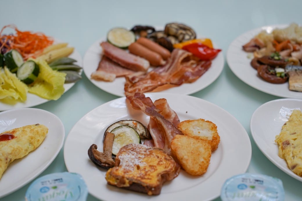 茹曦酒店SUNNY BUFFET自助早餐吃到飽，直接爽吃3.5小時，中式，日式，西式，現煎歐姆蛋通通都有！