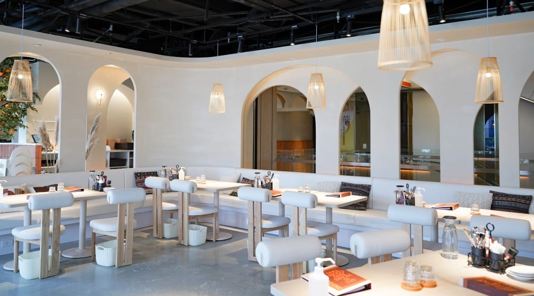 淡水美食｜貳樓淡水店，異國度假飯店氛圍，戶外大露台欣賞絕美夕陽海景，淡水最美一日遊約會景觀餐廳！