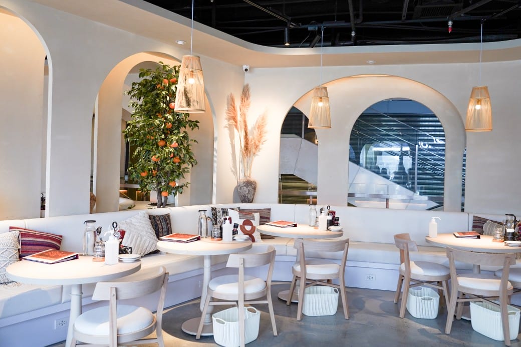 淡水美食｜貳樓淡水店，異國度假飯店氛圍，戶外大露台欣賞絕美夕陽海景，淡水最美一日遊約會景觀餐廳！