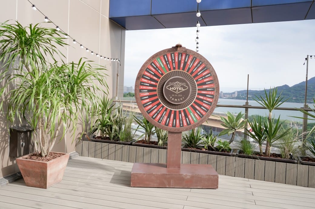 淡水美食｜貳樓淡水店，異國度假飯店氛圍，戶外大露台欣賞絕美夕陽海景，淡水最美一日遊約會景觀餐廳！