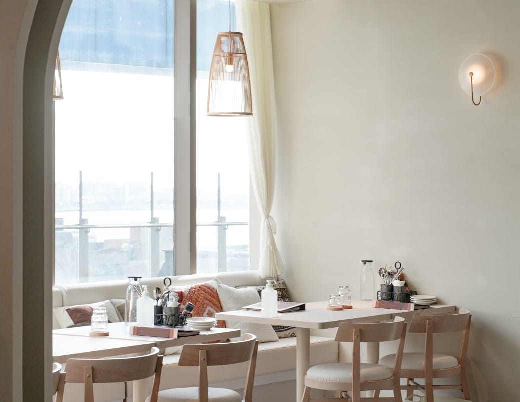 淡水美食｜貳樓淡水店，異國度假飯店氛圍，戶外大露台欣賞絕美夕陽海景，淡水最美一日遊約會景觀餐廳！