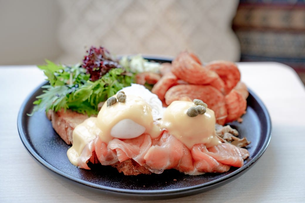 淡水美食｜貳樓淡水店，異國度假飯店氛圍，戶外大露台欣賞絕美夕陽海景，淡水最美一日遊約會景觀餐廳！