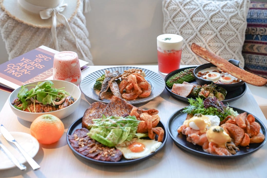 淡水美食｜貳樓淡水店，異國度假飯店氛圍，戶外大露台欣賞絕美夕陽海景，淡水最美一日遊約會景觀餐廳！