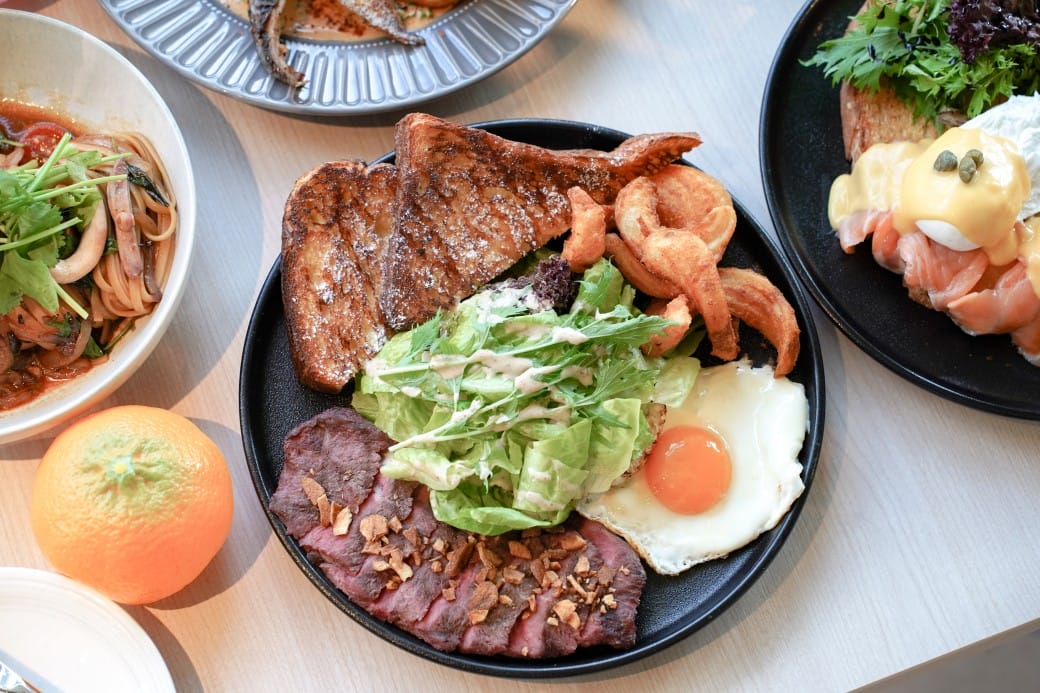 淡水美食｜貳樓淡水店，異國度假飯店氛圍，戶外大露台欣賞絕美夕陽海景，淡水最美一日遊約會景觀餐廳！