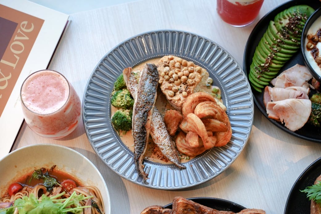 淡水美食｜貳樓淡水店，異國度假飯店氛圍，戶外大露台欣賞絕美夕陽海景，淡水最美一日遊約會景觀餐廳！