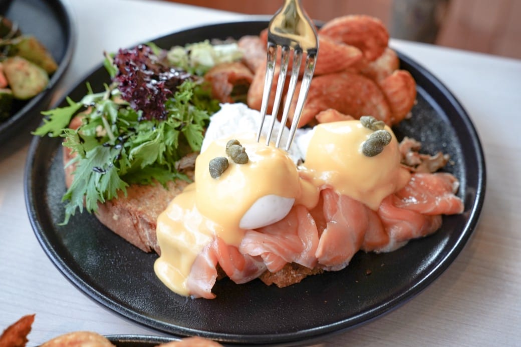 淡水美食｜貳樓淡水店，異國度假飯店氛圍，戶外大露台欣賞絕美夕陽海景，淡水最美一日遊約會景觀餐廳！