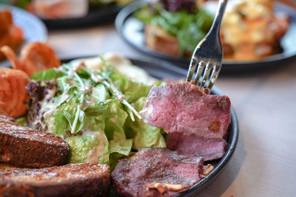 淡水美食｜貳樓淡水店，異國度假飯店氛圍，戶外大露台欣賞絕美夕陽海景，淡水最美一日遊約會景觀餐廳！