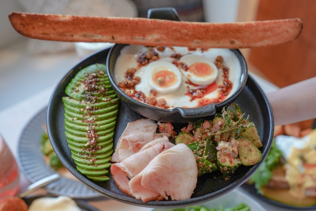 淡水美食｜貳樓淡水店，異國度假飯店氛圍，戶外大露台欣賞絕美夕陽海景，淡水最美一日遊約會景觀餐廳！