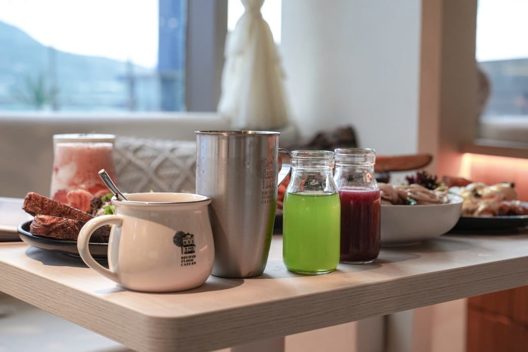 淡水美食｜貳樓淡水店，異國度假飯店氛圍，戶外大露台欣賞絕美夕陽海景，淡水最美一日遊約會景觀餐廳！