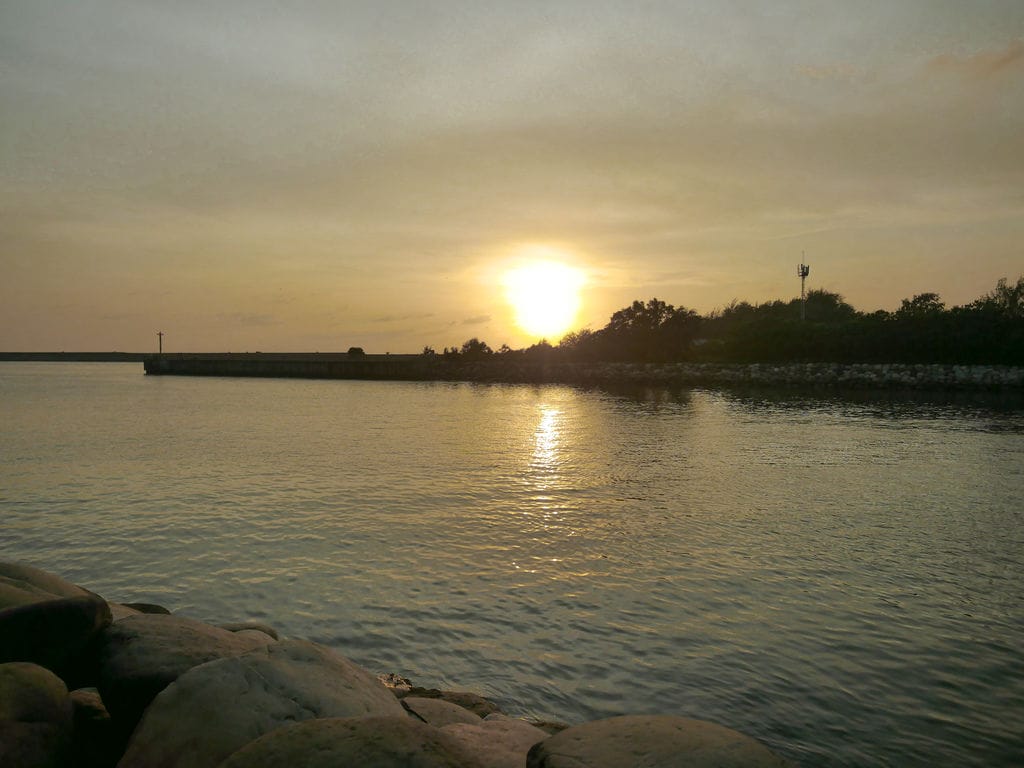 台南漁光島，台南安平IG打卡景點，超美超浪漫夕陽，月牙灣導覽＋專車接送，交通＠瑪姬幸福過日子