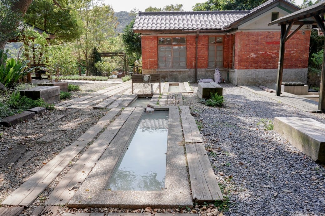 北投秘境，三軍總醫院北投分院也有免費溫泉泡腳池！