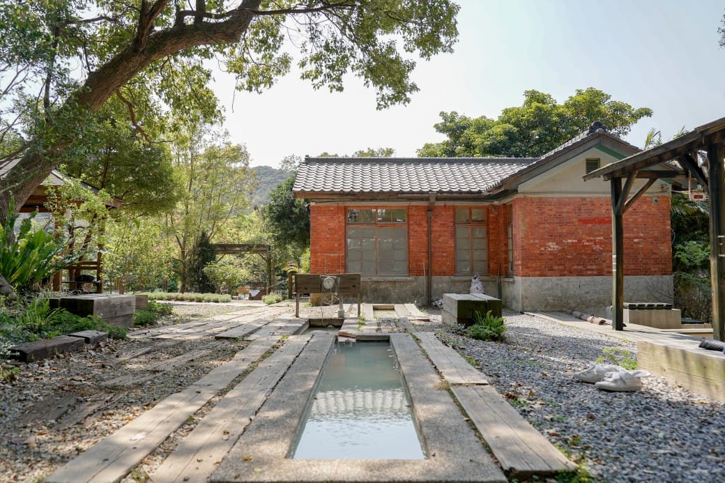 北投秘境，三軍總醫院北投分院也有免費溫泉泡腳池！