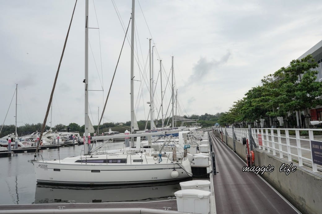 安平亞果遊艇碼頭｜台南新景點，秒到澳洲黃金海岸，看遊艇喝咖啡，散散步，超浪漫的！