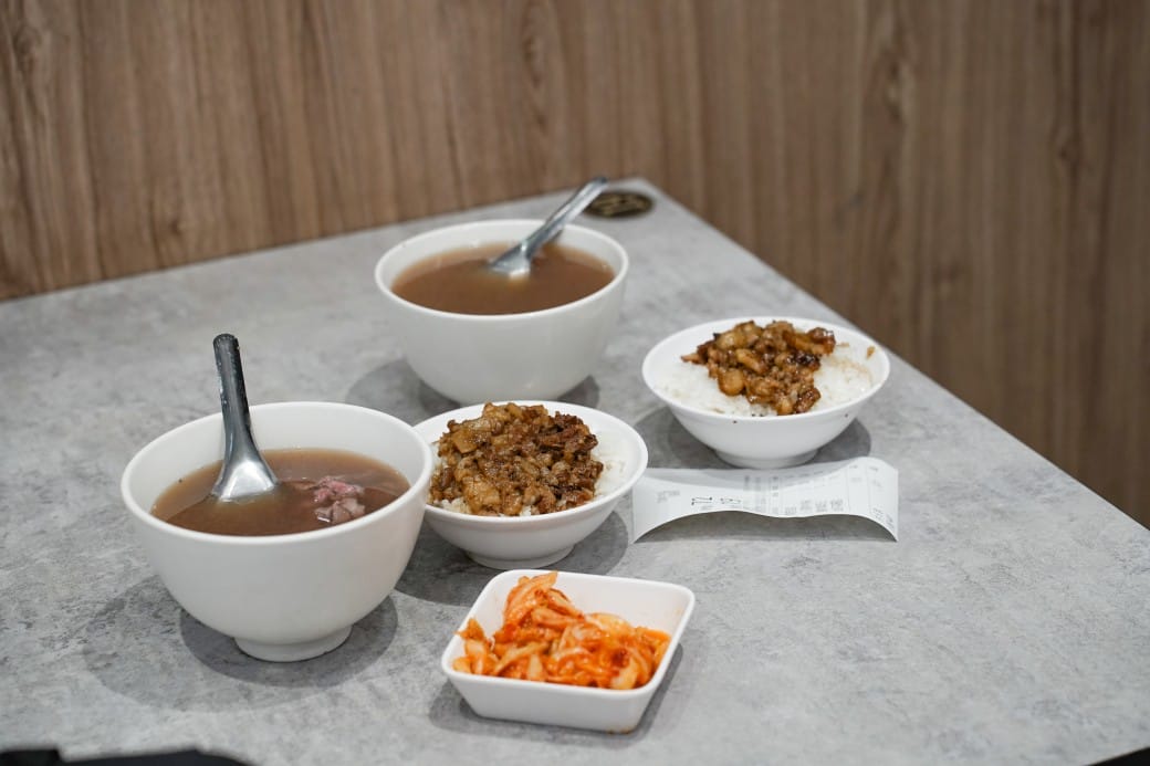 台南美食｜文章牛肉湯，台南必吃排隊牛肉湯，心中第一名的牛肉湯