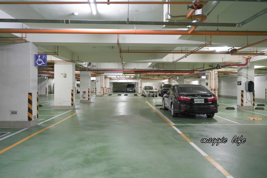 台南住宿臺邦商旅住宿開箱｜一泊一食還有下午茶甜點吃到飽喝到飽，異國風空中花園，早餐自助餐超級豐富的，房間大CP值高！