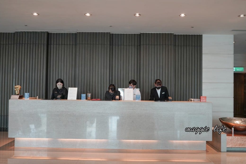 台南住宿臺邦商旅住宿開箱｜一泊一食還有下午茶甜點吃到飽喝到飽，異國風空中花園，早餐自助餐超級豐富的，房間大CP值高！