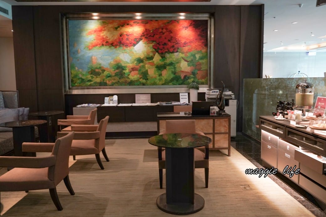 台南住宿臺邦商旅住宿開箱｜一泊一食還有下午茶甜點吃到飽喝到飽，異國風空中花園，早餐自助餐超級豐富的，房間大CP值高！