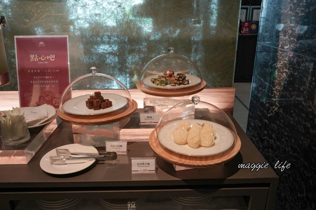 台南住宿臺邦商旅住宿開箱｜一泊一食還有下午茶甜點吃到飽喝到飽，異國風空中花園，早餐自助餐超級豐富的，房間大CP值高！