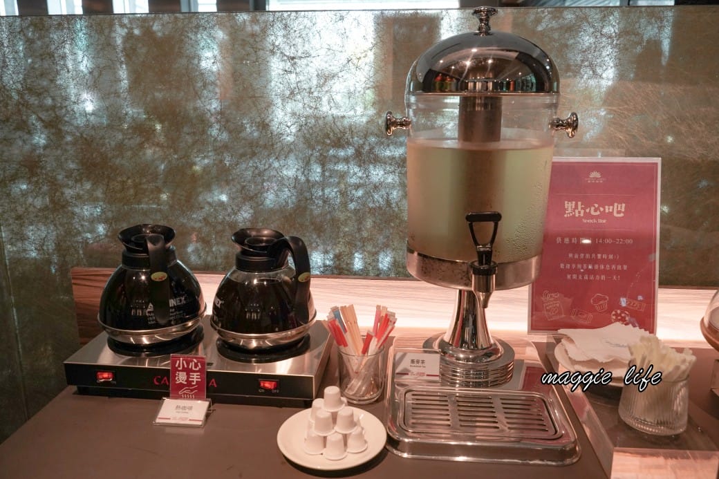 台南住宿臺邦商旅住宿開箱｜一泊一食還有下午茶甜點吃到飽喝到飽，異國風空中花園，早餐自助餐超級豐富的，房間大CP值高！