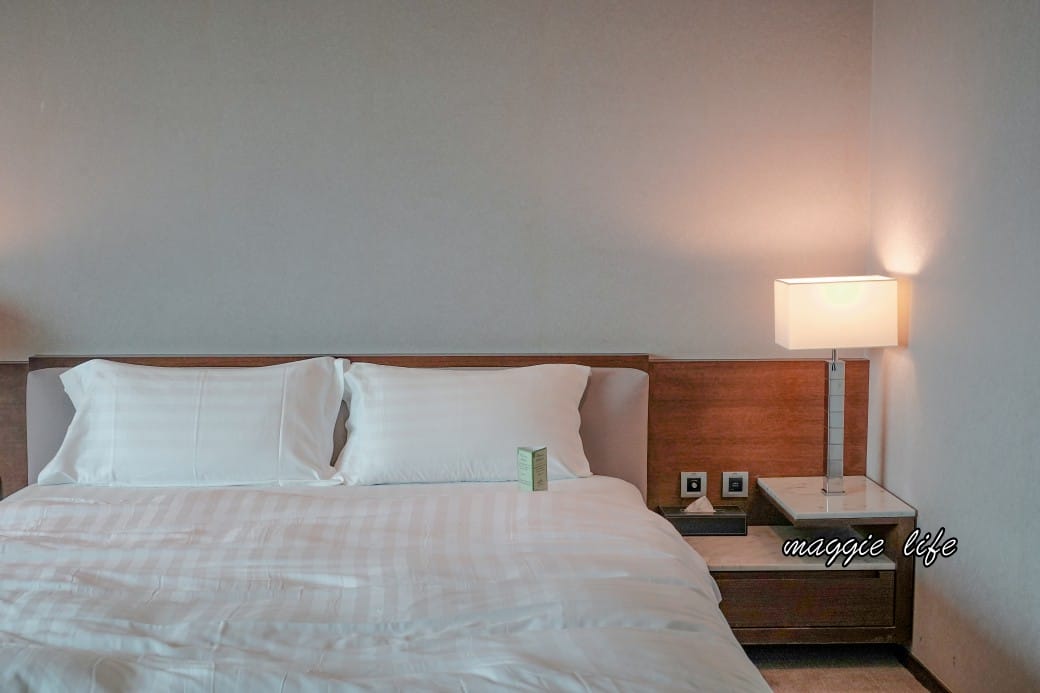 台南住宿臺邦商旅住宿開箱｜一泊一食還有下午茶甜點吃到飽喝到飽，異國風空中花園，早餐自助餐超級豐富的，房間大CP值高！