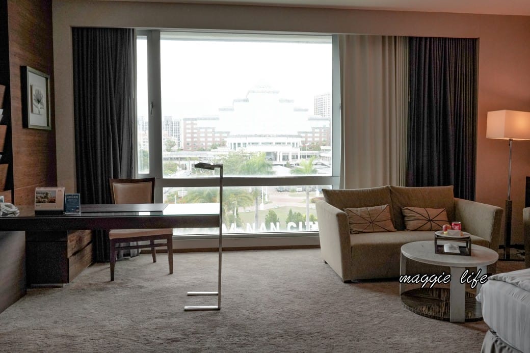 台南住宿臺邦商旅住宿開箱｜一泊一食還有下午茶甜點吃到飽喝到飽，異國風空中花園，早餐自助餐超級豐富的，房間大CP值高！