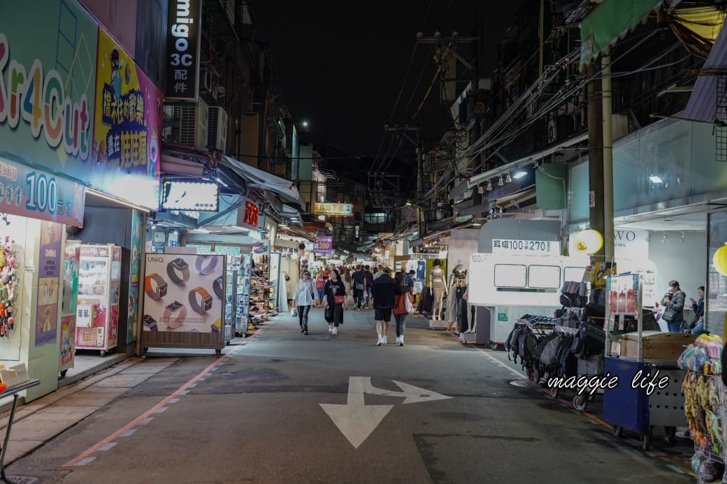 士林夜市必吃美食必逛店家必玩按摩推薦！台北士林一日遊！