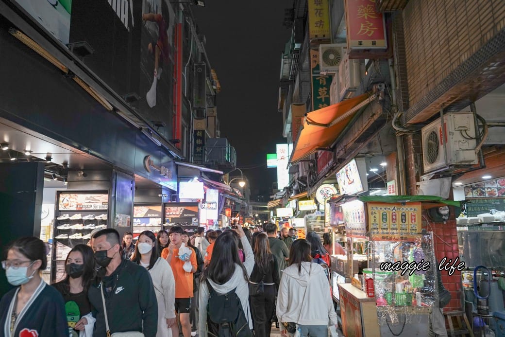 士林夜市必吃美食必逛店家必玩按摩推薦！台北士林一日遊！